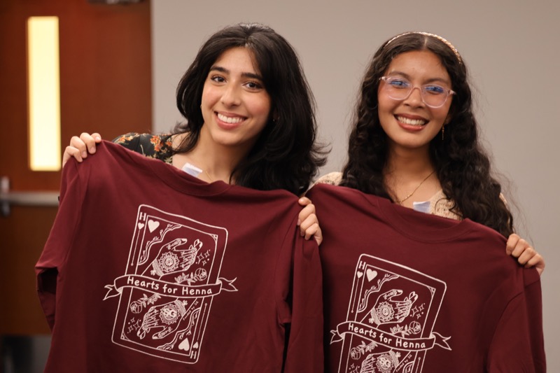Yasmeen Mujtaba and her friend, Radia, at the Hearts for Henna “Mocktails and Mendhi” event